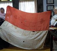 Bendera Pusaka Merah Putih Dijahit Langsung Oleh